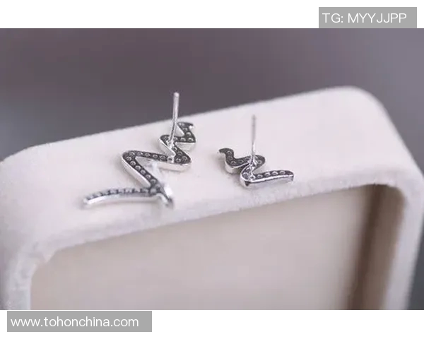 男士足球明星耳饰搭配指南时尚潮流展现个性魅力 男士足球明星耳饰搭配指南时尚潮流展现个性魅力