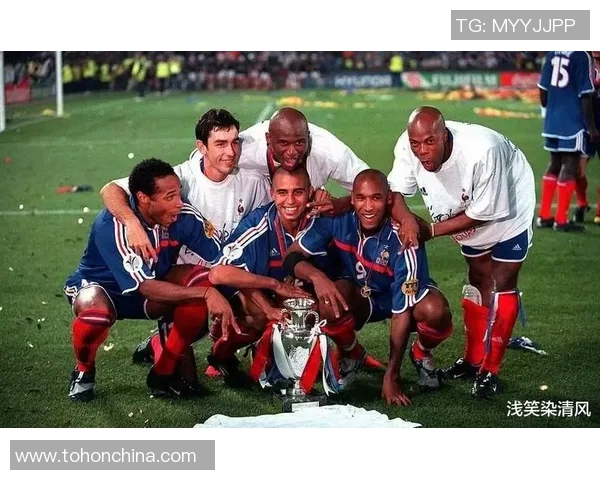 尤为闪耀的足球明星们他们的传奇故事与精彩瞬间 尤为闪耀的足球明星们他们的传奇故事与精彩瞬间